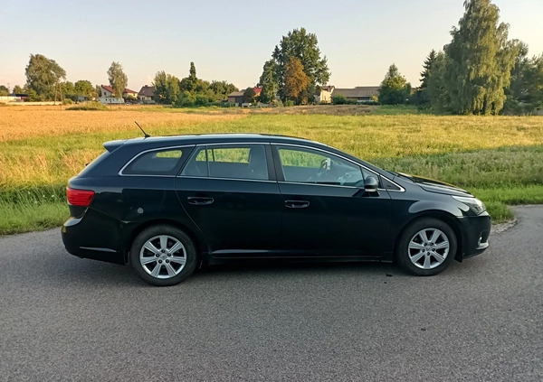 Toyota Avensis cena 34999 przebieg: 300000, rok produkcji 2015 z Pabianice małe 121